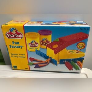 Hasbro Vintage Play Doh Fun Factory Play Set NIB 1997